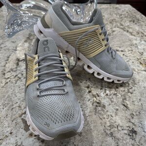 ON CLOUD RUNNING SNEAKERS ONE OF THE FIRST ORIGINAL ONES